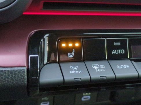 Used 2026 Toyota Prius Plug-In Hybrid image 13