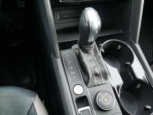 Used 2021 Volkswagen Atlas SEL Premium image 24