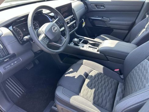 New 2026 Nissan Pathfinder SV w/ SV Premium Package FWD image 14