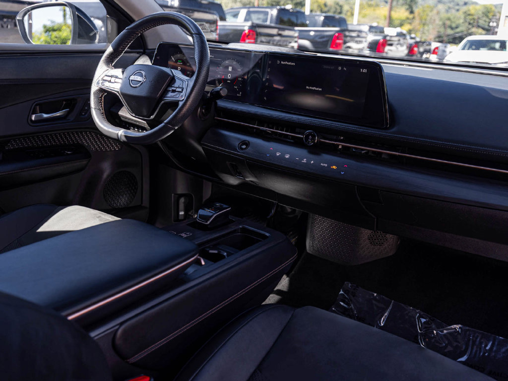 Used 2024 Nissan Ariya AWD image 31