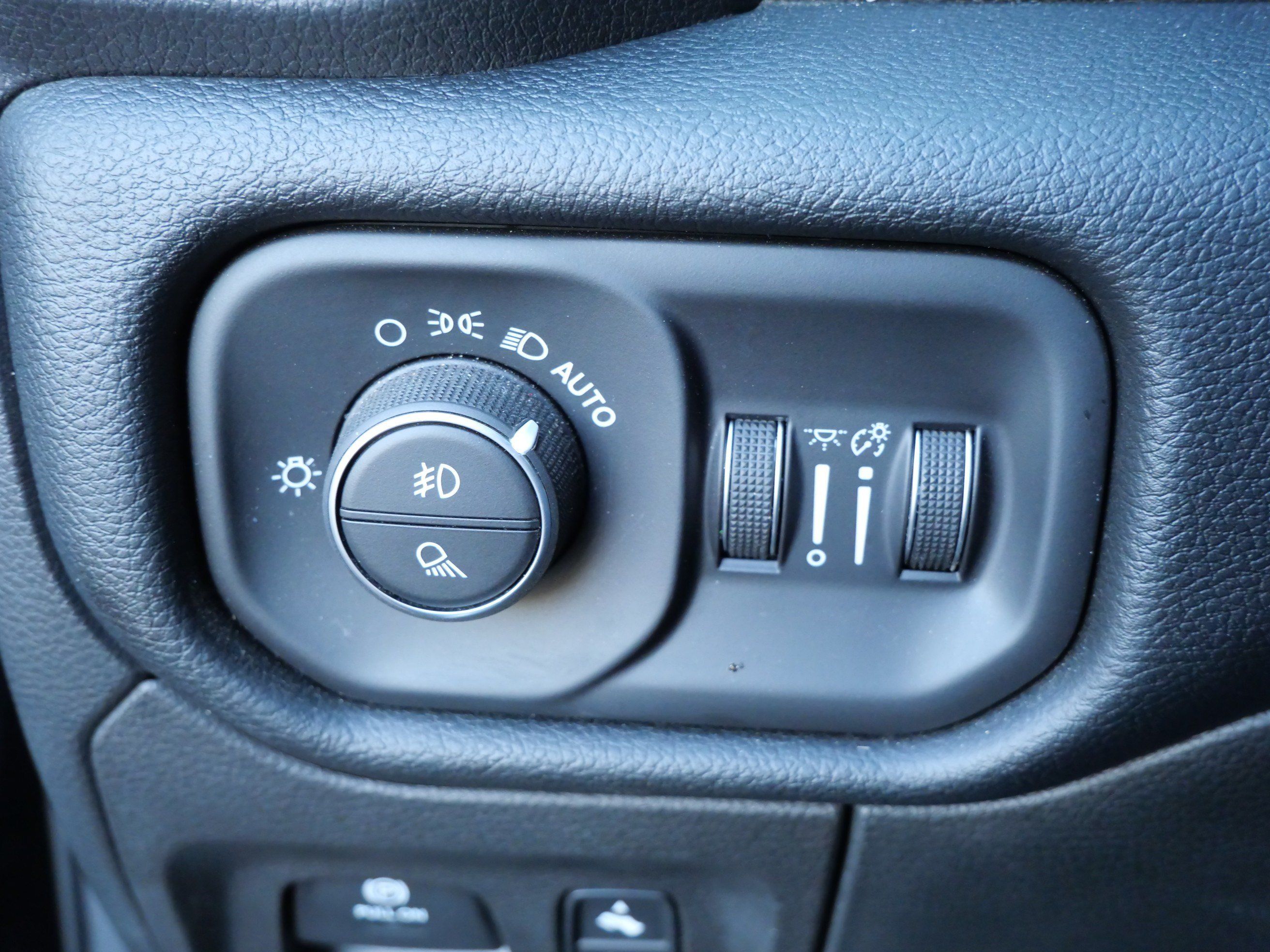 Used 2022 RAM 1500 Laramie AWD/4WD image 26