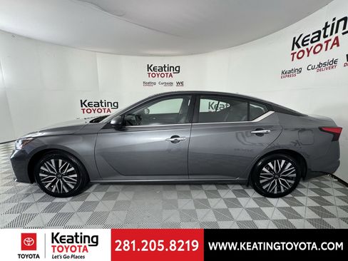 Used 2024 Nissan Altima 2.5 SV image 7