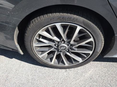 Used 2022 Hyundai Sonata Limited w/ Winter Weather Package FWD image 10