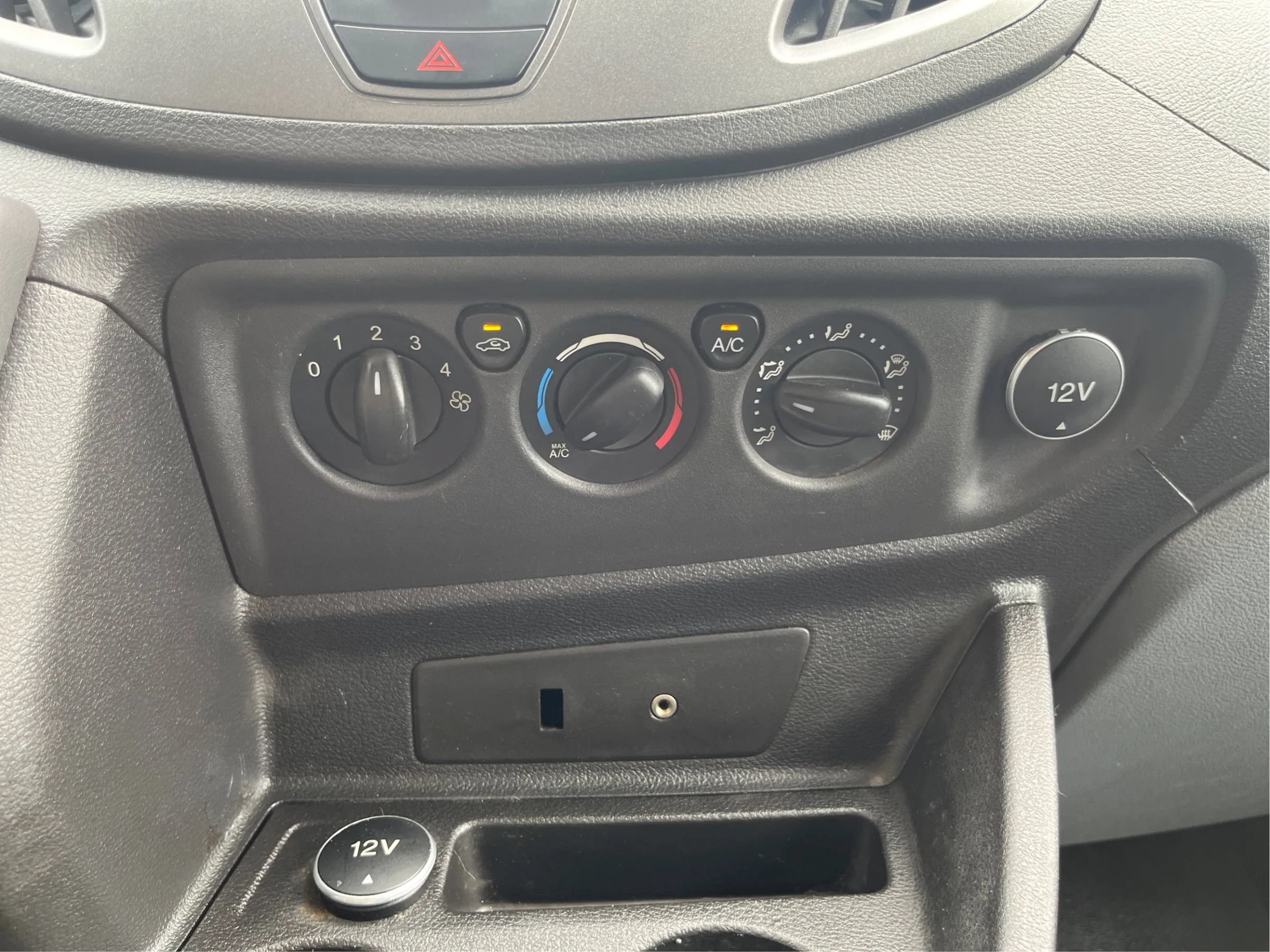 Used 2015 Ford Transit 250 148 Medium Roof RWD image 25