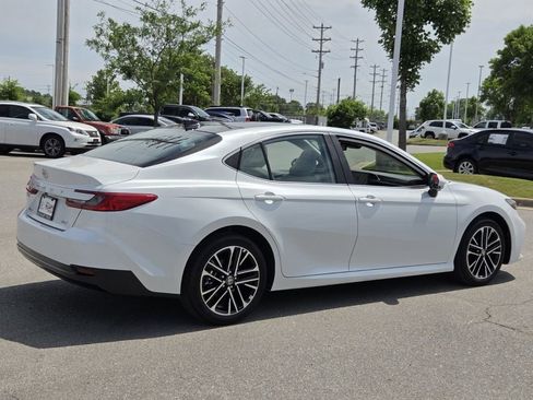 Used 2026 Toyota Camry XLE FWD image 5