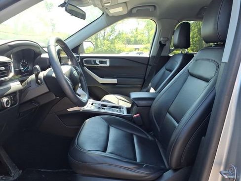 Used 2024 Ford Explorer XLT w/ Equipment Group 202A AWD/4WD image 13