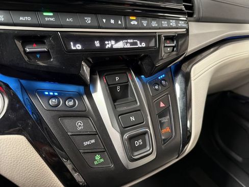 Used 2025 Honda Odyssey Elite image 15