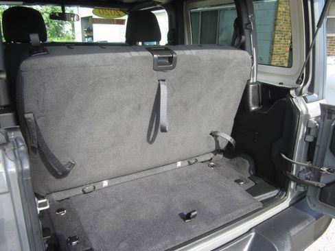 Used 2020 Jeep Wrangler Sport AWD/4WD image 29