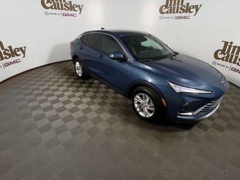 Used 2024 Buick Envista Preferred w/ Convenience I Package image 2