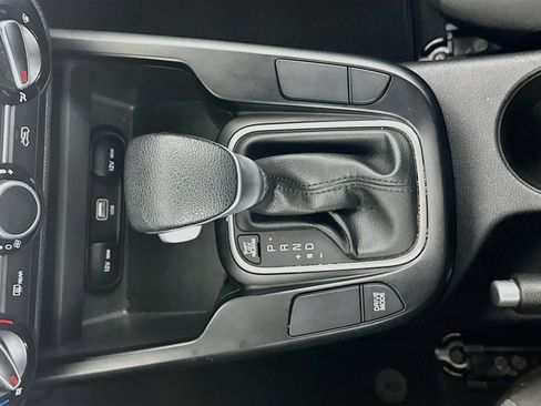 Used 2025 Kia Soul LX w/ LX Technology Package FWD image 24