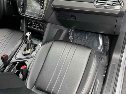 Used 2023 Volkswagen Tiguan SE FWD image 22