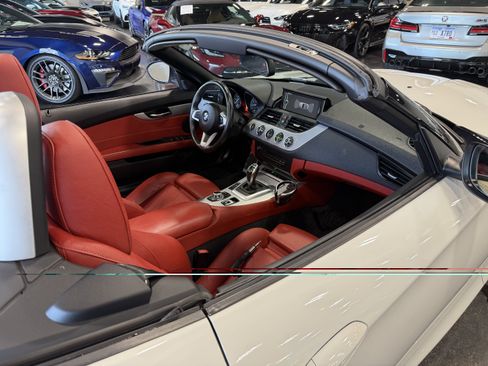 Used 2016 BMW Z4 sDrive35i RWD image 13
