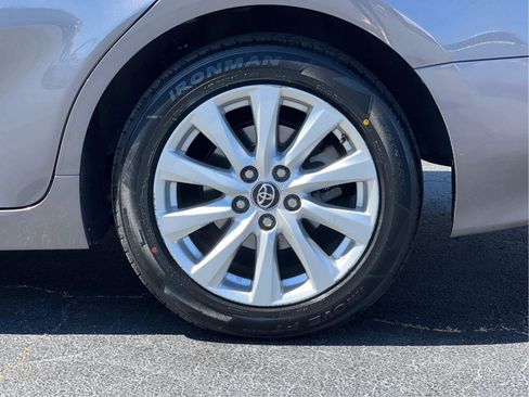 Used 2019 Toyota Camry LE image 28