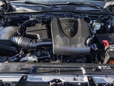 Used 2019 Toyota Tacoma TRD Sport image 25