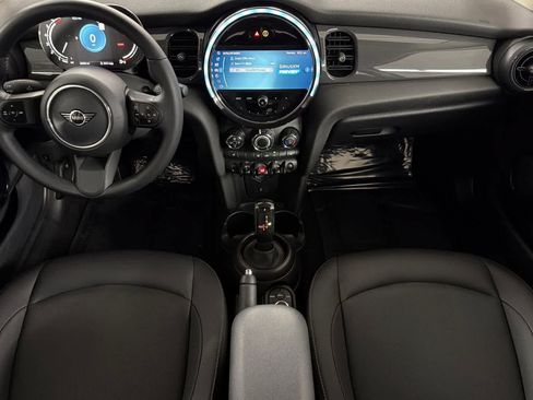 Used 2022 MINI Cooper 2-Door Hardtop FWD image 3
