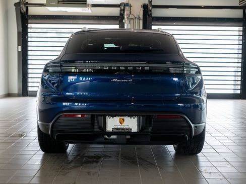 New 2024 Porsche Macan 4 Electric image 9