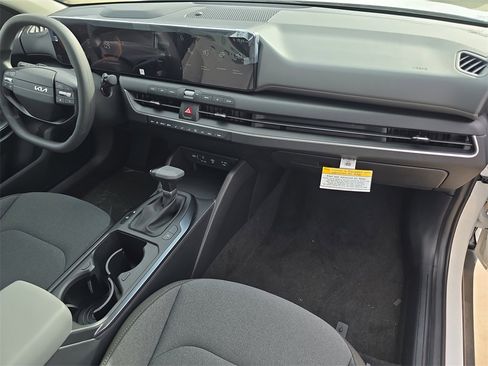 New 2025 Kia K4 LX image 13