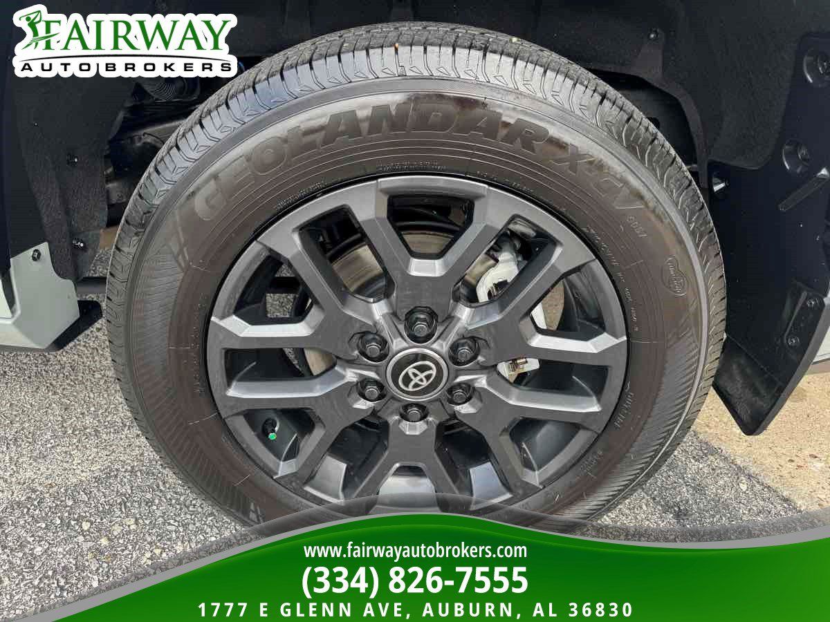 Used 2025 Toyota Sequoia Platinum AWD/4WD image 36