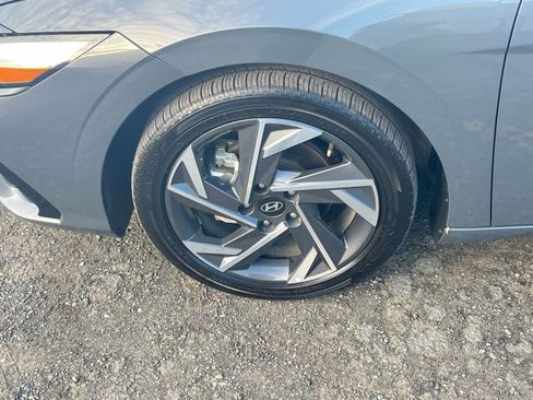 Used 2025 Hyundai Elantra SEL image 28