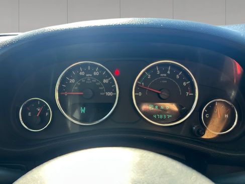 Used 2017 Jeep Wrangler Unlimited Rubicon w/ Connectivity Group AWD/4WD image 14