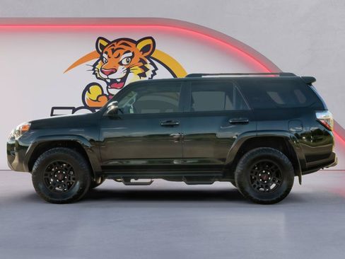 Used 2024 Toyota 4Runner TRD Off-Road Premium w/ Moonroof Package AWD/4WD image 9