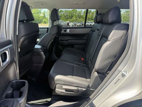 Used 2025 Hyundai Santa Fe SEL FWD image 10