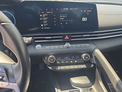 Used 2025 Hyundai Elantra SEL FWD image 16