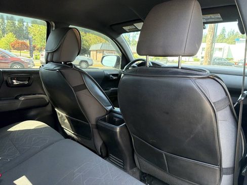 Used 2017 Toyota Tacoma TRD Sport w/ Tow Package AWD/4WD image 17