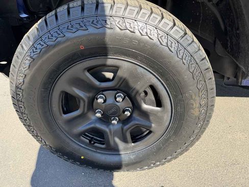 Used 2018 Jeep Wrangler Unlimited Sport image 8