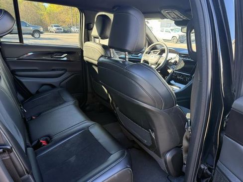 Used 2023 Jeep Grand Cherokee Altitude image 23