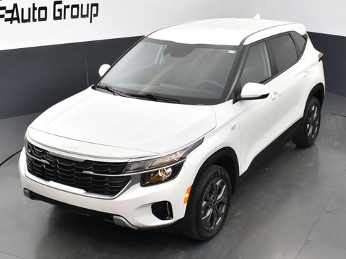 Certified 2025 Kia Seltos LX image 9