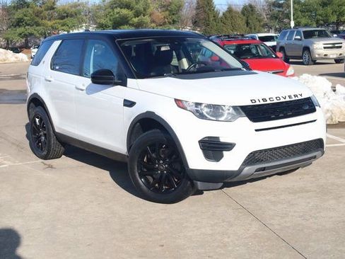 Used 2017 Land Rover Discovery Sport SE image 2