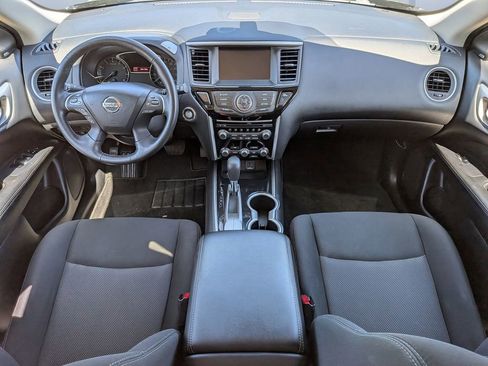 Used 2020 Nissan Pathfinder SV image 17