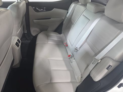 Used 2022 Nissan Rogue Sport SL FWD image 13