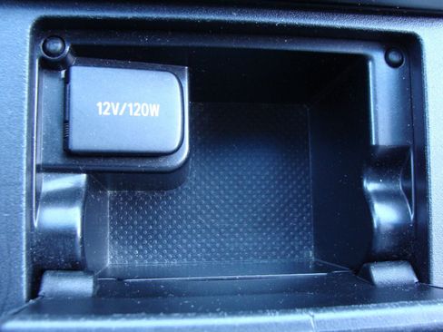 Used 2014 Toyota Camry LE FWD image 19