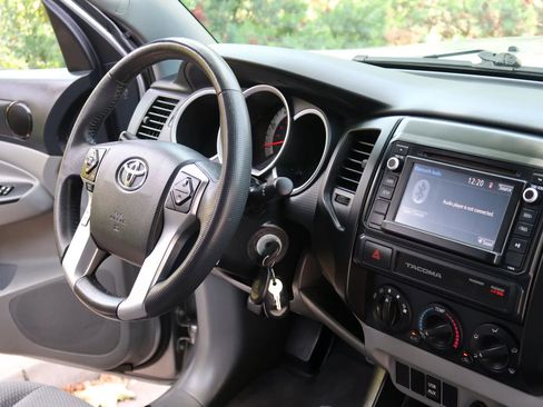 Used 2015 Toyota Tacoma 2WD Access Cab w/ Convenience Package image 34