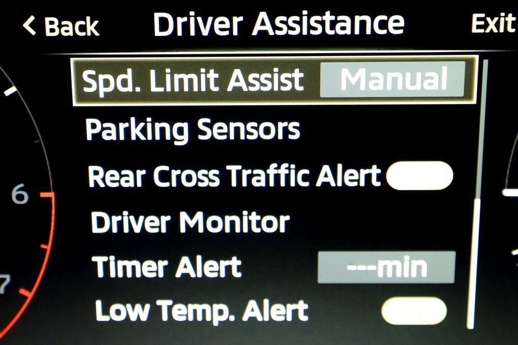 Used 2025 Mitsubishi Outlander SE FWD image 24
