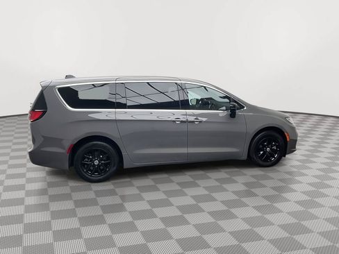 Used 2025 Chrysler Pacifica Select FWD image 38