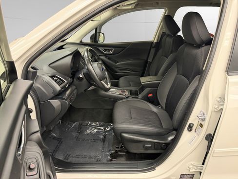 Certified 2023 Subaru Forester Premium AWD/4WD image 9
