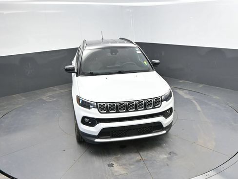 Used 2025 Jeep Compass Limited AWD/4WD image 27