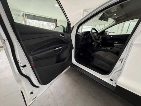 Used 2017 Ford Escape SE w/ Equipment Group 201A image 26