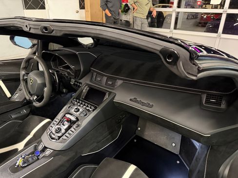 Used 2021 Lamborghini Aventador SVJ image 20