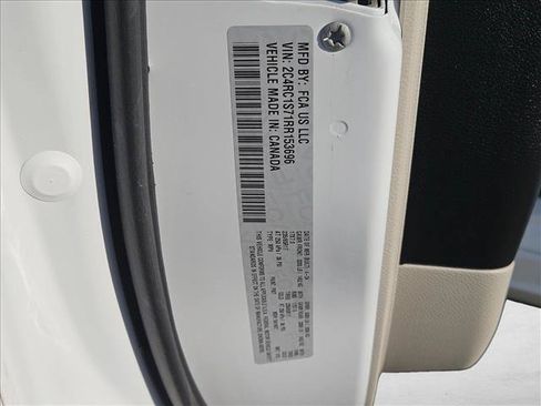 Used 2024 Chrysler Pacifica Limited FWD image 25