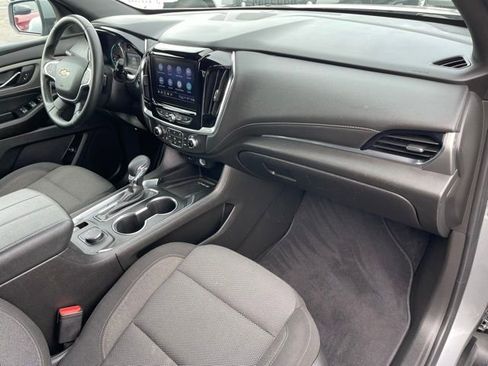 Used 2023 Chevrolet Traverse LT image 15