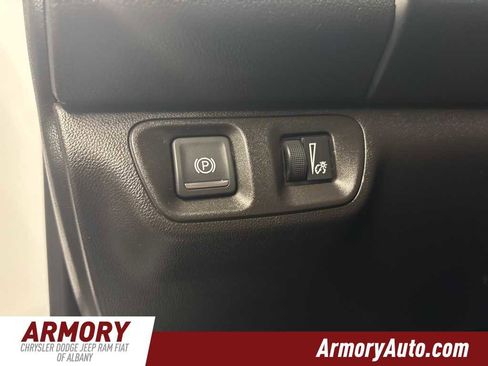 Used 2023 GMC Acadia SLT image 12