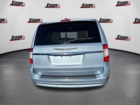 Used 2012 Chrysler Town & Country Touring-L w/ Driver Convenience Group image 6