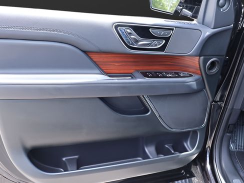 Used 2024 Lincoln Navigator Reserve AWD/4WD image 12