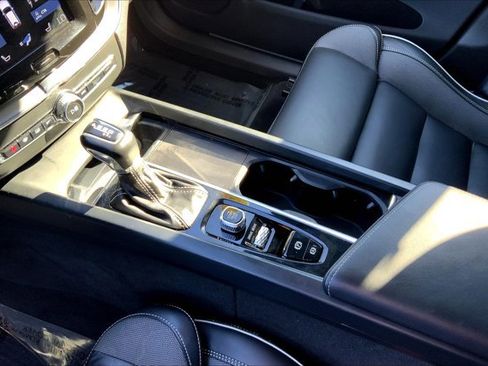 Used 2021 Volvo XC60 T6 R-Design image 17