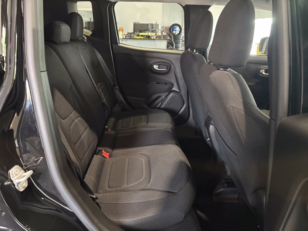 Used 2020 Jeep Renegade Latitude w/ Cold Weather Group AWD/4WD image 21