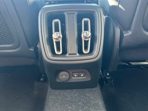 Used 2021 Volvo XC40 T5 R-Design w/ Climate Package AWD/4WD image 16
